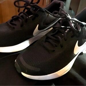 ***Nike Woman’s Size 8 Shoes like New ***
